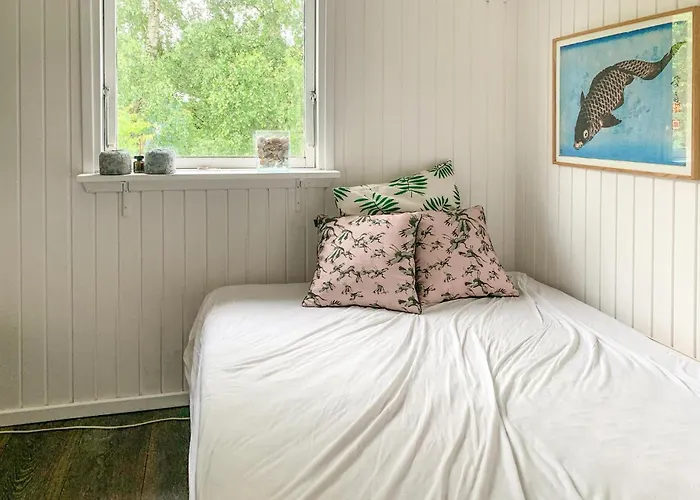 4 Bedroom Beautiful In Hébergement de vacances *